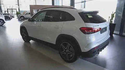 Заглянем в Mercedes-Benz GLA 250, после чего расскажу сколько он стоит