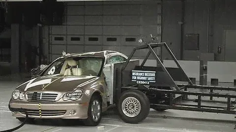 2005 Mercedes-Benz C-Class side IIHS crash test