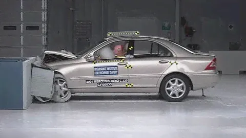 2001 Mercedes-Benz C-Class moderate overlap IIHS crash test
