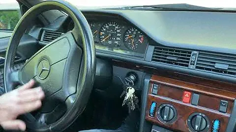 1993 Mercedes-Benz E220  - Motorstart und Innenraum - engine run and interior