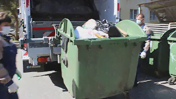 Новый мусоровоз приступил к сбору ТКО на улицах Сочи