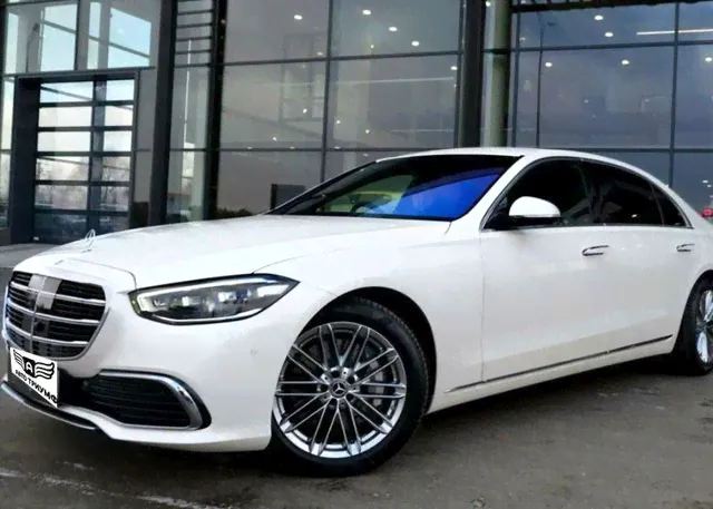 Белый Mercedes-Benz W223 на свадьбу-0